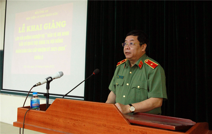 Thiếu tướng, PGS.TS Lê Văn Thắng, Giám đốc Học viện ANND phát biểu khai giảng