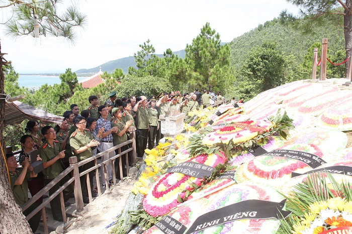 Học viện an ninh nhân dân viếng mộ đại tướng Võ Nguyên Giáp